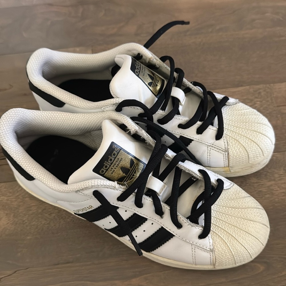 ADIDAS SUPERSTAR SIZE 4.5 youth